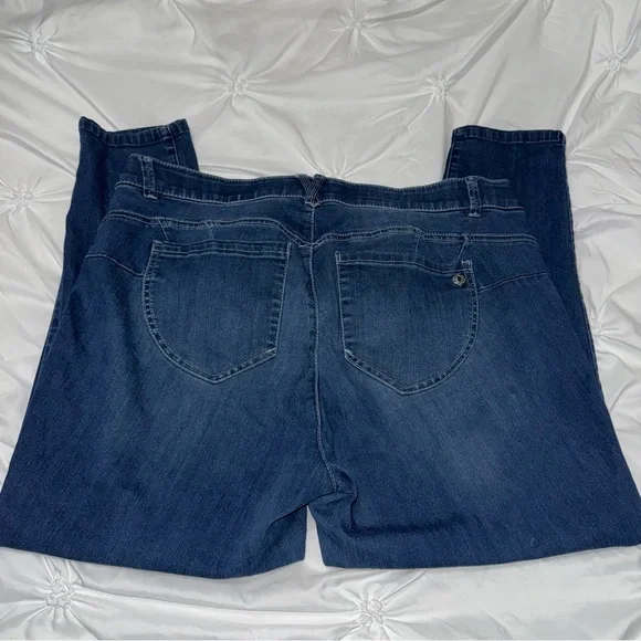 Democracy Jeans - Picture 2 of 3